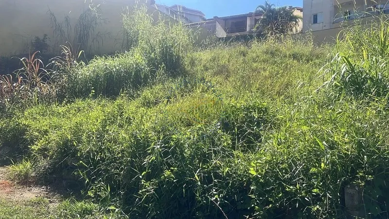Terreno pronto para construir no Jardim do Lago em Bragança Paulista. Rua tranquila, casas de alto padrão e acesso fácil a toda infraestrutura urbana.: 4ª foto da galeria de imagens do imóvel