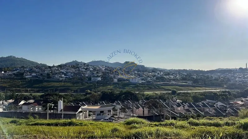 Terreno pronto para construir no Jardim do Lago em Bragança Paulista. Rua tranquila, casas de alto padrão e acesso fácil a toda infraestrutura urbana.: 1ª foto da galeria de imagens do imóvel