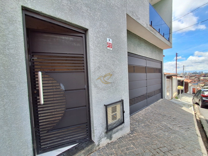 Sobrado à venda em Vila Garcia, Bragança Paulista SP. 3 suítes, 2 vagas, excelente localização. Aceita permuta e financiamento. Agende sua visita.: 3ª foto da galeria de imagens do imóvel