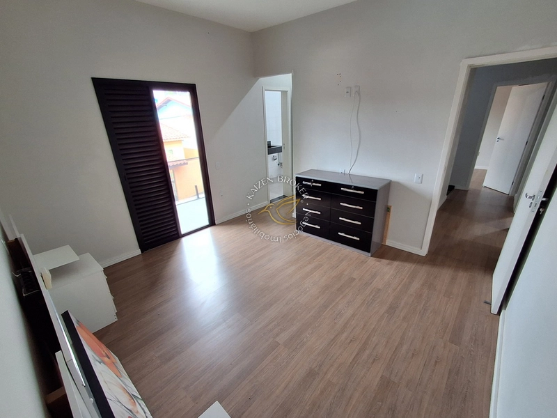 Sobrado à venda em Vila Garcia, Bragança Paulista SP. 3 suítes, 2 vagas, excelente localização. Aceita permuta e financiamento. Agende sua visita.: 57ª foto da galeria de imagens do imóvel