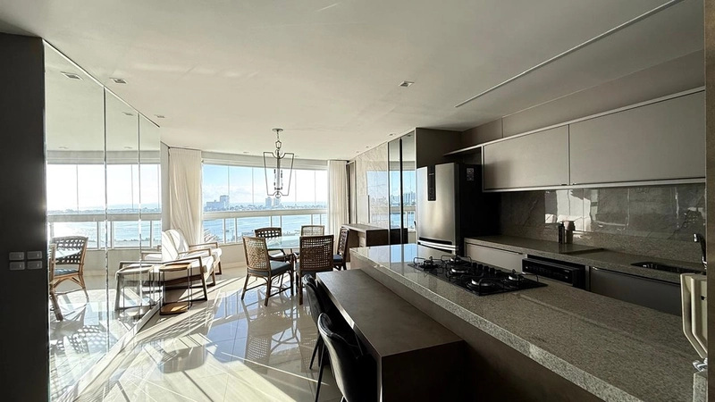 SEU FRENTE MAR EM MOBILIADO NO CENTRO DE ITAJAI: 2ª foto da galeria de imagens do imóvel