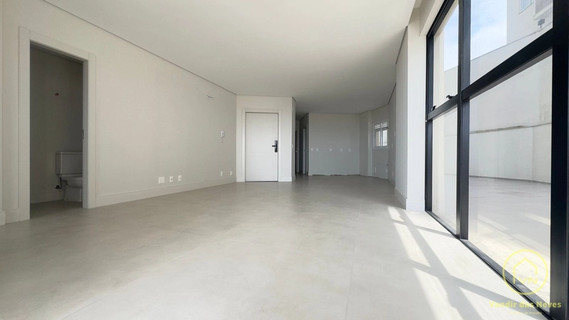 Casa suspensa 2 suítes mais 2 demi-suítes, centro de Itajaí: 2ª foto da galeria de imagens do imóvel