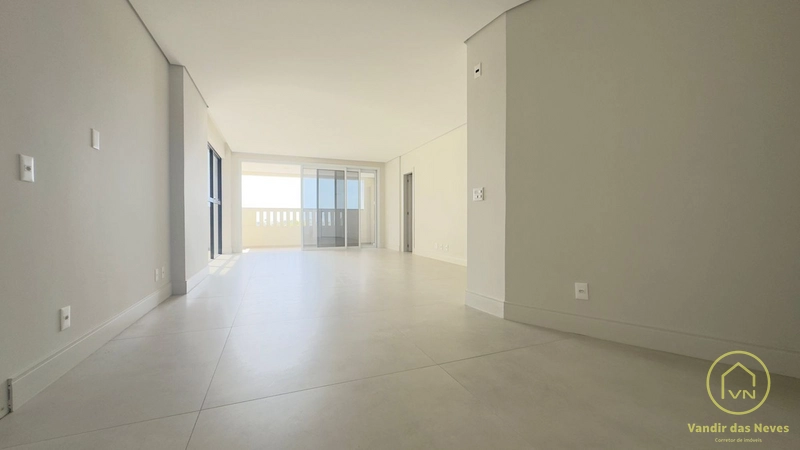 Casa suspensa 2 suítes mais 2 demi-suítes, centro de Itajaí: 1ª foto da galeria de imagens do imóvel