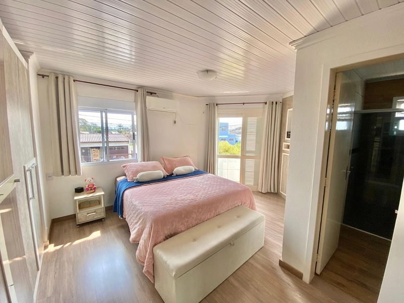Casa 4 dormitórios em CAPÃO DA CANOA: 1ª foto da galeria de imagens do imóvel