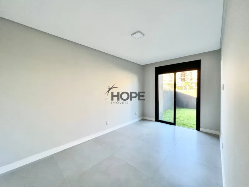 CASA COMPOSTA POR 3 SUÍTES NO BAIRRO PLANEJADO SANTORINI!: 4ª foto da galeria de imagens do imóvel