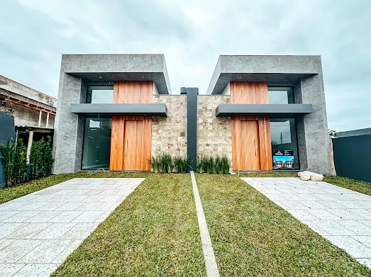 Casa 2 dormitórios sendo  um suíte em bairro de Xangri-lá: 2ª foto da galeria de imagens do imóvel