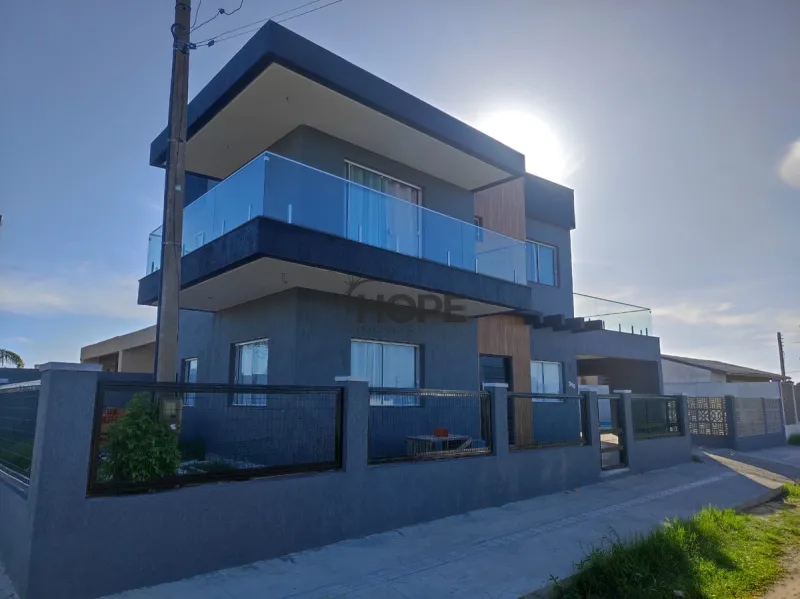 Casa com 4 dormitórios e piscina em Capão da Canoa: 4ª foto da galeria de imagens do imóvel