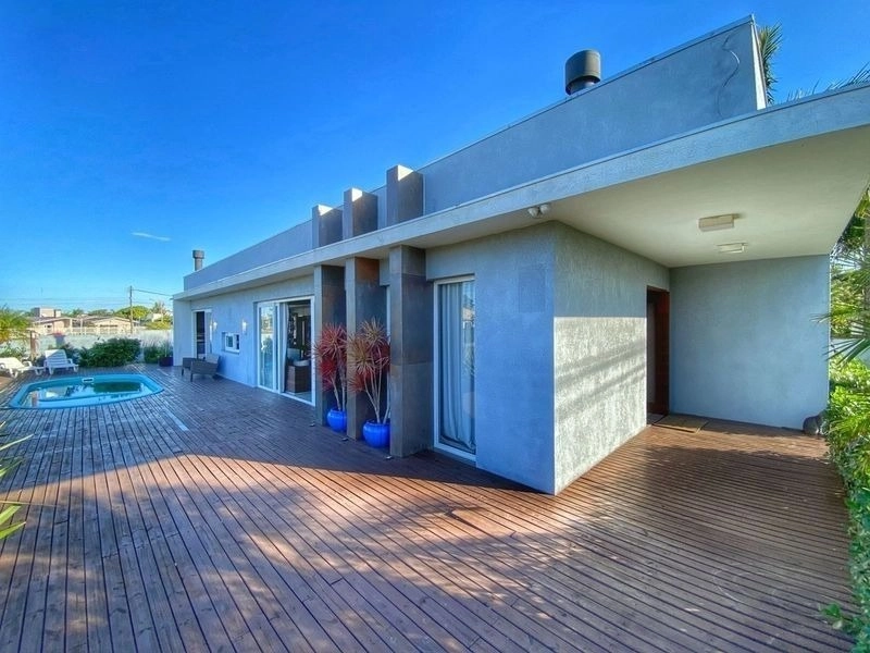 CASA 4 DORMITÓRIOS EM XANGRI-LÁ/ ATLÂNTIDA: 1ª foto da galeria de imagens do imóvel