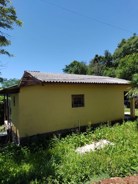 CASA A VENDA EM LOCAL TRANQUILO EM IVOTI-RS: 1ª foto da galeria de imagens do imóvel
