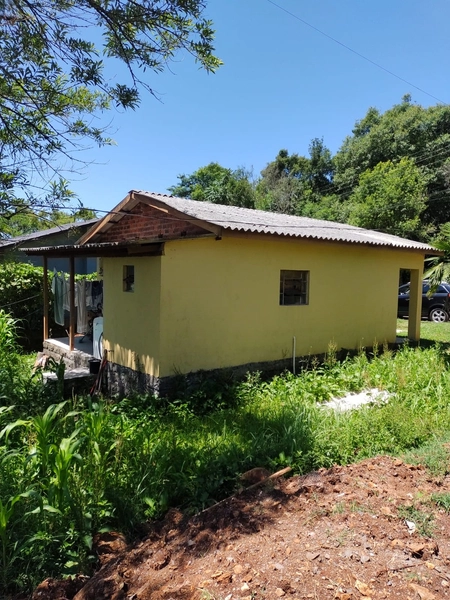 CASA A VENDA EM LOCAL TRANQUILO EM IVOTI-RS: 3ª foto da galeria de imagens do imóvel