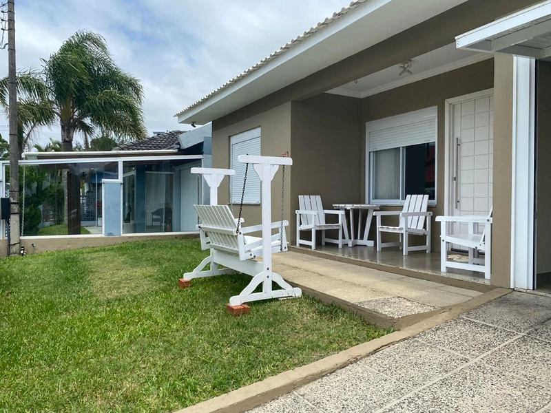 Linda casa térrea à venda em Capão Novo!: 1ª foto da galeria de imagens do imóvel