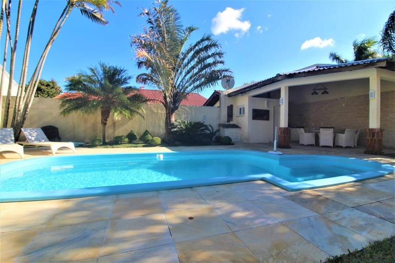 CASA 4 DORMITÓRIOS EM XANGRI-LÁ/ATLÂNTIDA: 1ª foto da galeria de imagens do imóvel
