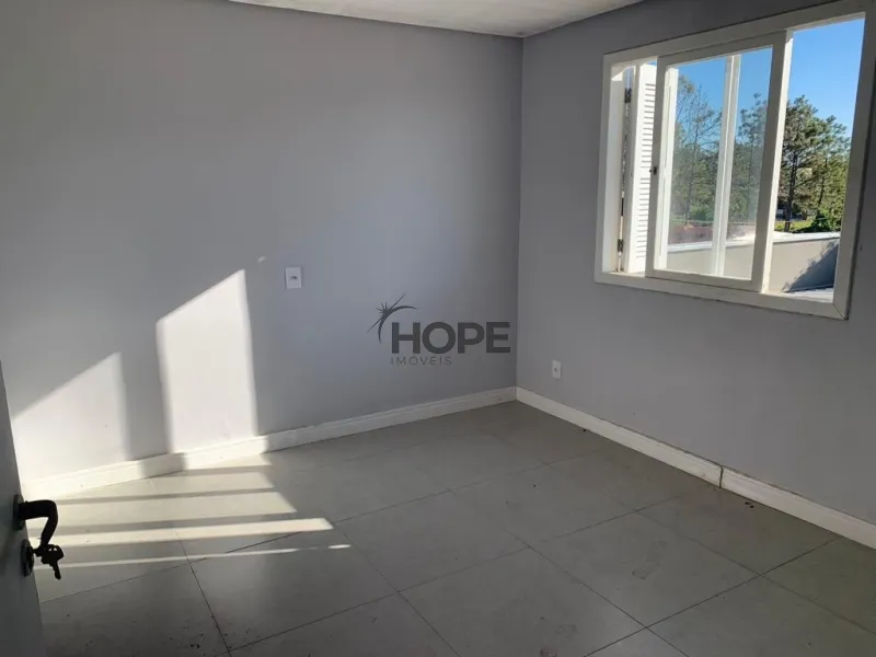 Casa com quatro dormitórios em bairro de Capão da Canoa: 4ª foto da galeria de imagens do imóvel