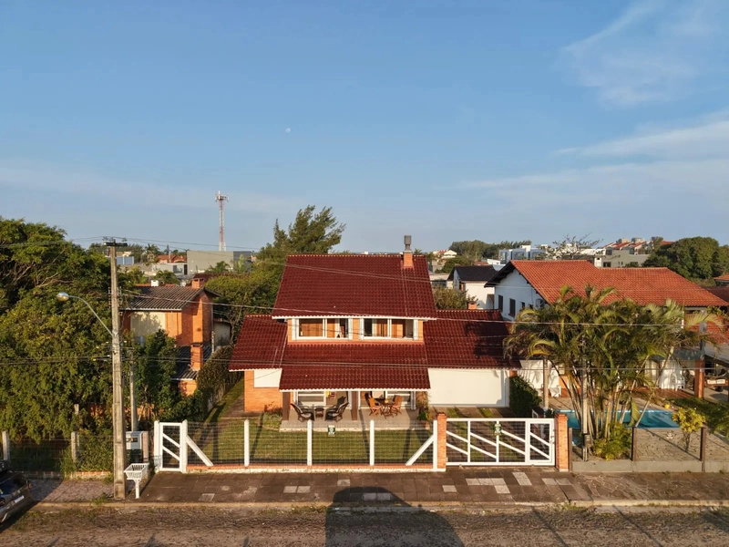 CASA À VENDA: 1ª foto da galeria de imagens do imóvel