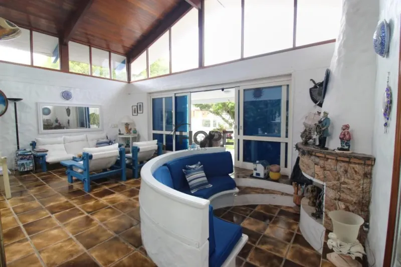 LINDA CASA COMPOSTA POR 4 QUARTOS E COM JARDIM DE INVERNO EM XANGRI-LÁ: 2ª foto da galeria de imagens do imóvel