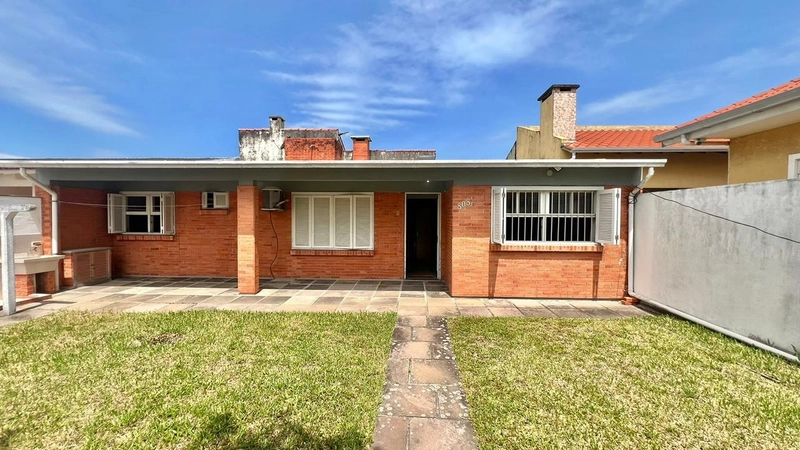 Casa com dois dormitórios a venda na Zona Nova em Capão da Canoa: 2ª foto da galeria de imagens do imóvel