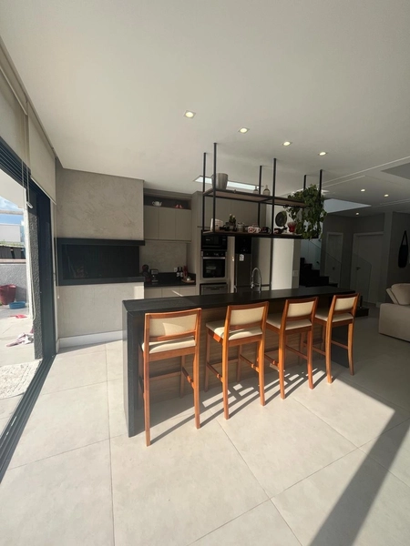 Casa com quatro suítes em condomínio de Xangri-lá: 6ª foto da galeria de imagens do imóvel