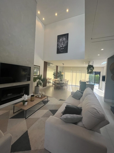 Casa com quatro suítes em condomínio de Xangri-lá: 3ª foto da galeria de imagens do imóvel