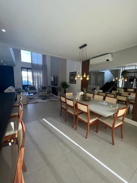 Casa com quatro suítes em condomínio de Xangri-lá: 1ª foto da galeria de imagens do imóvel