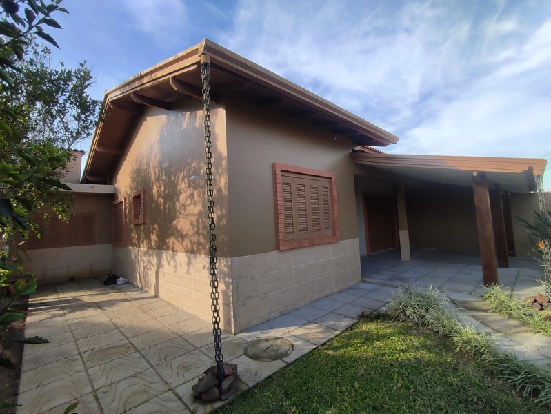 ÓTIMA CASA COMPOSTA POR 2 DORMITÓRIOS EM TRAMANDAÍ: 1ª foto da galeria de imagens do imóvel