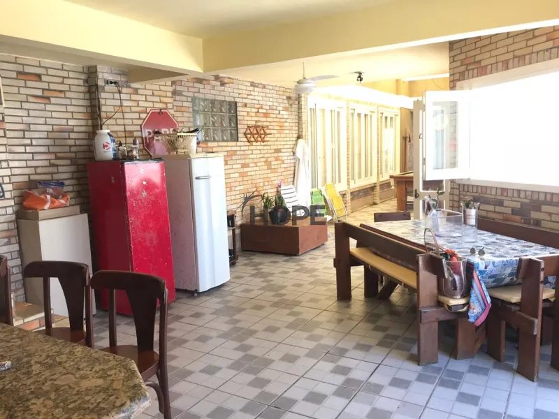LINDA CASA BEM LOCALIZADA COM PISCINA!: 4ª foto da galeria de imagens do imóvel