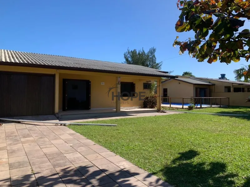Casa com 3 dormitórios, sendo uma suíte em bairro de Capão da Canoa: 3ª foto da galeria de imagens do imóvel