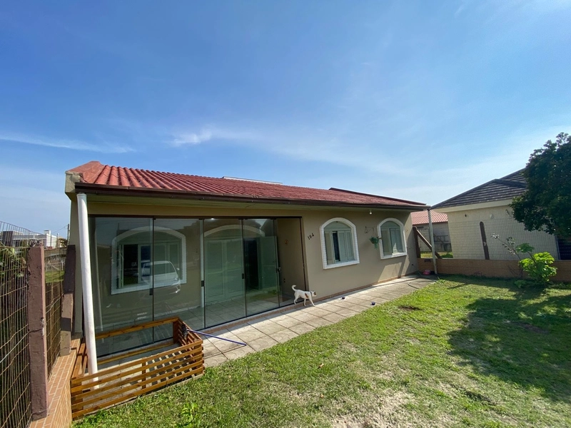 Casa à venda com 3 dormitórios em praia de Capão  da Canoa: 1ª foto da galeria de imagens do imóvel