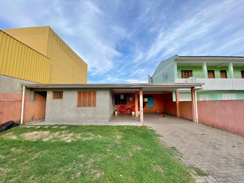 Casa com três dormitórios a venda na Zona Nova de Capão da Canoa: 1ª foto da galeria de imagens do imóvel