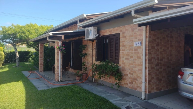 Casa de esquina a venda com 3 dormitórios em bairro de Xangri-lá: 1ª foto da galeria de imagens do imóvel