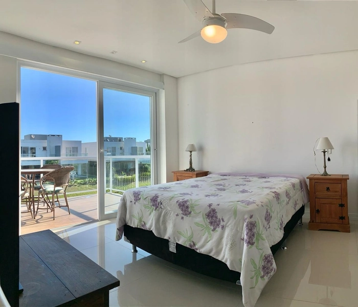 CASA EM CONDOMÍNIO EM XANGRI-LÁ: 2ª foto da galeria de imagens do imóvel