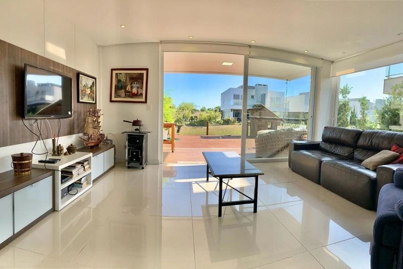 CASA EM CONDOMÍNIO EM XANGRI-LÁ: 10ª foto da galeria de imagens do imóvel