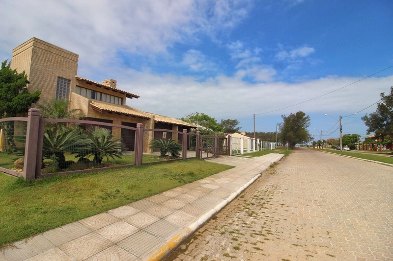 CASA 4 DORMITÓRIOS EM XANGRI-LÁ/REMANSO: 1ª foto da galeria de imagens do imóvel