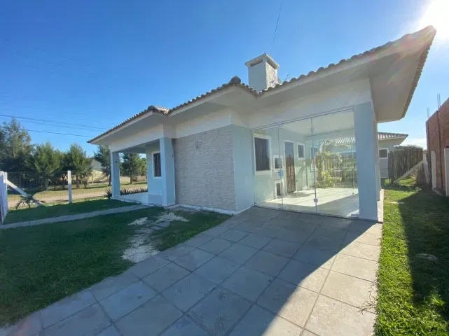 Excelente casa a 150m do mar à venda em Capão da Canoa!: 1ª foto da galeria de imagens do imóvel