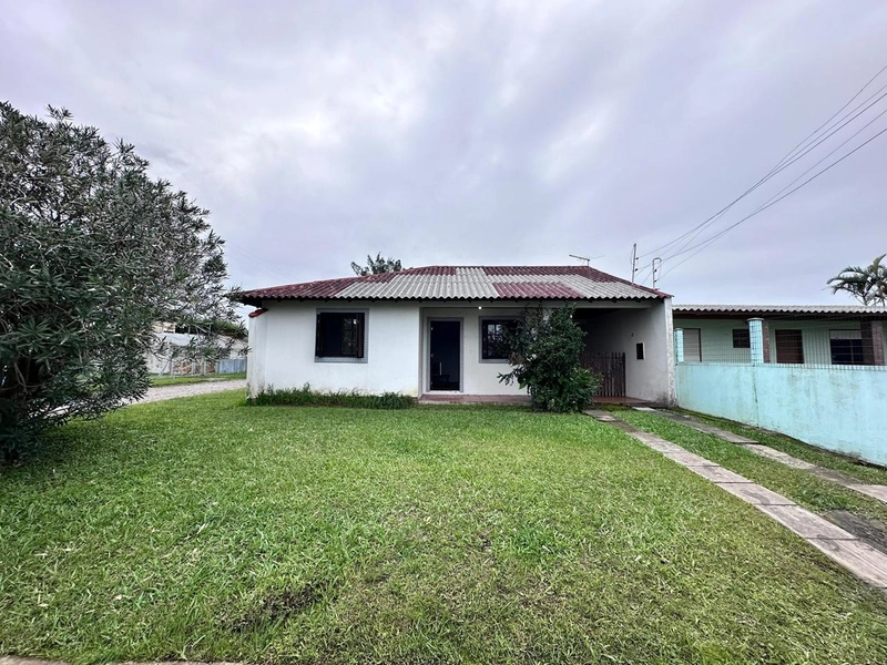 Ótima casa com amplo terreno à venda em Atlântida Sul!: 1ª foto da galeria de imagens do imóvel