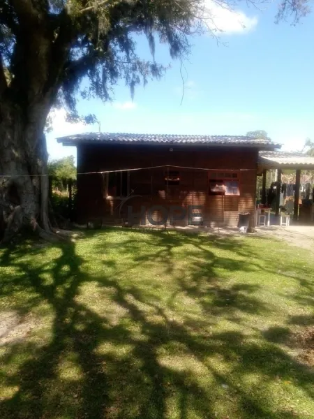 CASA DE MADEIRA COMPOSTA POR 2 DORMITÓRIOS EM XANGRI-LÁ!: 2ª foto da galeria de imagens do imóvel