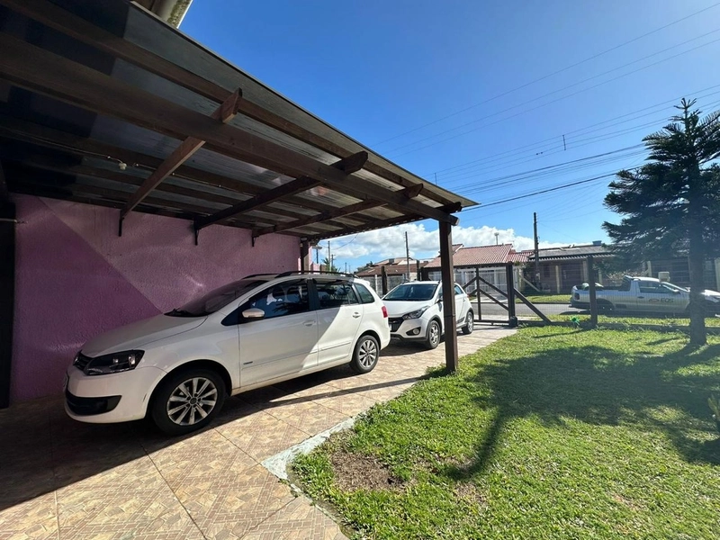 Casa ampla e mobiliada com 4 dormitórios em Capão da Canoa: 2ª foto da galeria de imagens do imóvel