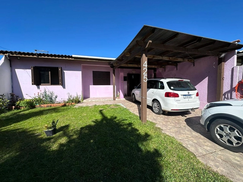 Casa ampla e mobiliada com 4 dormitórios em Capão da Canoa: 1ª foto da galeria de imagens do imóvel