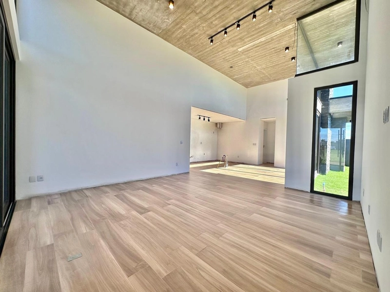 CASA EM BAIRRO PLANEJADO/XANGRI-LÁ: 2ª foto da galeria de imagens do imóvel