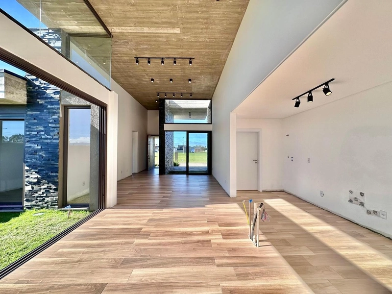 CASA EM BAIRRO PLANEJADO/XANGRI-LÁ: 3ª foto da galeria de imagens do imóvel