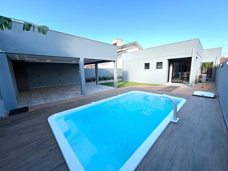 AMPLA CASA COM PISCINA EM XANGRI-LÁ!: 7ª foto da galeria de imagens do imóvel