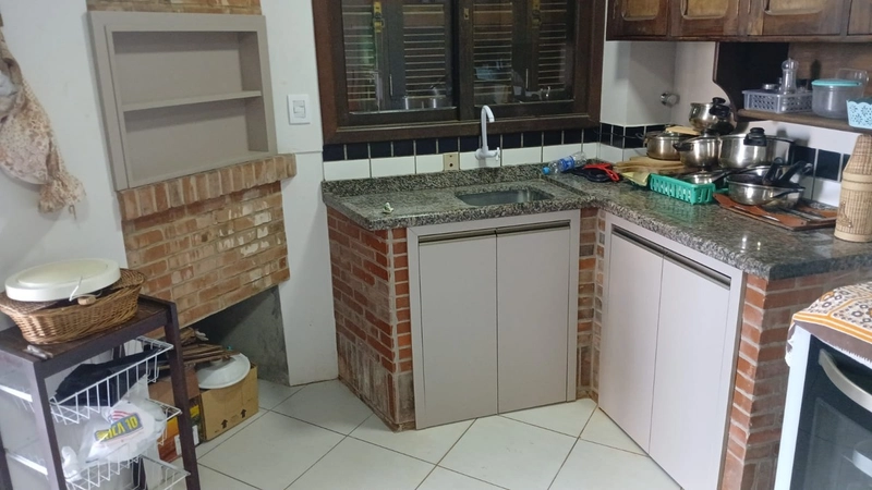 EXCELENTE CASA COM PISCINA E AMPLO PÁTIO À VENDA EM ATLÂNTIDA SUL: 4ª foto da galeria de imagens do imóvel