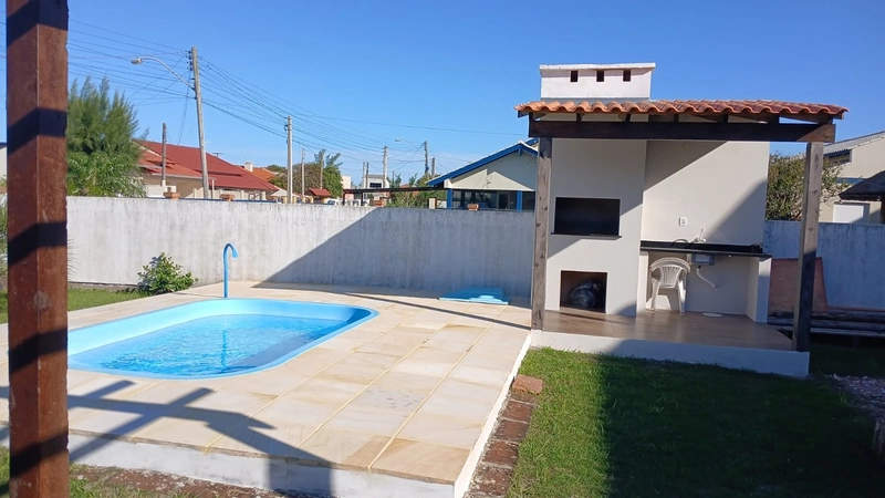 EXCELENTE CASA COM PISCINA E AMPLO PÁTIO À VENDA EM ATLÂNTIDA SUL: 10ª foto da galeria de imagens do imóvel
