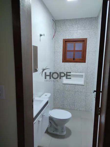 Casa com 2 dormitórios, sendo um suíte em bairro de Capão da Canoa: 2ª foto da galeria de imagens do imóvel