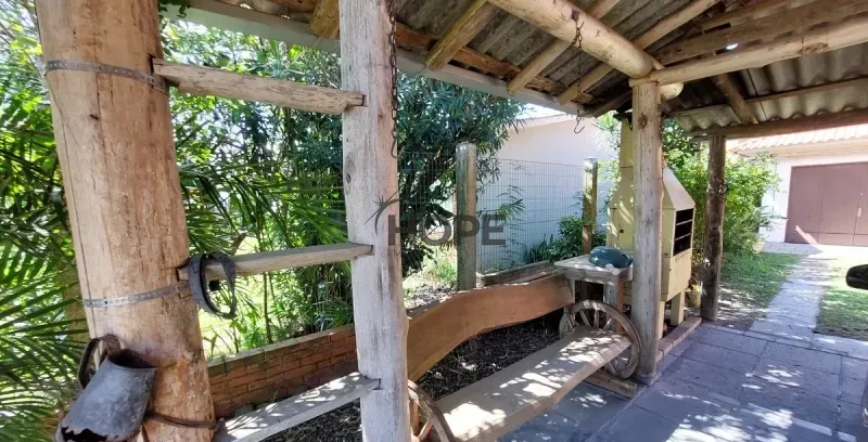 Excelente casa com amplo pátio em Atlântida: 2ª foto da galeria de imagens do imóvel