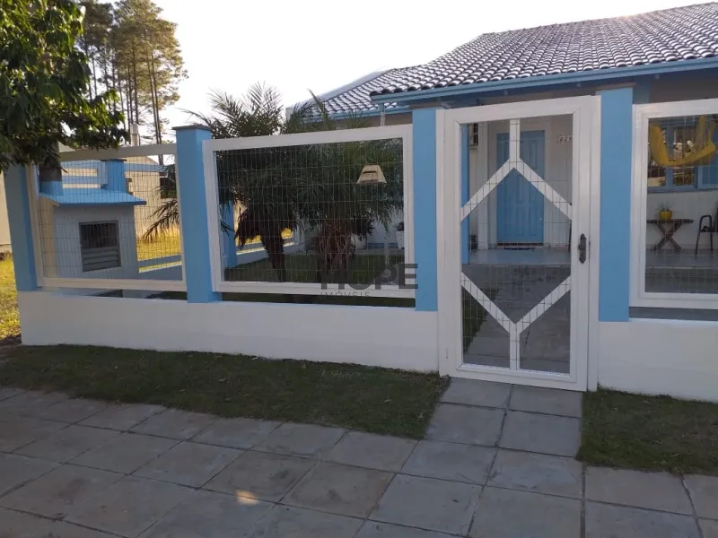 Casa a Venda com piscina: 1ª foto da galeria de imagens do imóvel