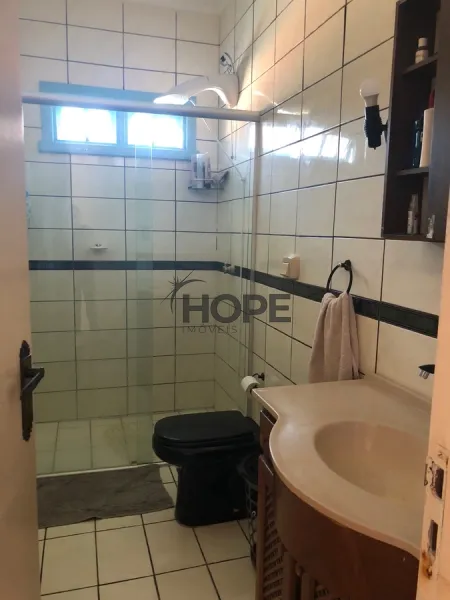 Casa a Venda com piscina: 6ª foto da galeria de imagens do imóvel