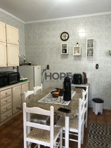 Casa a Venda com piscina: 2ª foto da galeria de imagens do imóvel