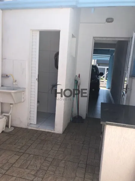Casa a Venda com piscina: 5ª foto da galeria de imagens do imóvel