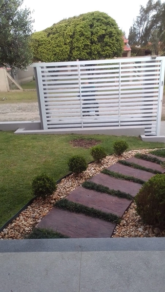LINDA CASA COM PISCINA E ANEXO À VENDA EM ATLÂNTIDA SUL: 3ª foto da galeria de imagens do imóvel