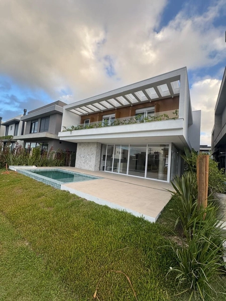 Casa em condomínio com 4 suítes: 2ª foto da galeria de imagens do imóvel